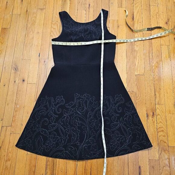 Vera Wang Fit and Flare Dress Size 6 Neoprene Scuba Black - Picture 5 of 6